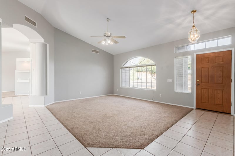 21 Irvine Rd, Phoenix, AZ 85086
