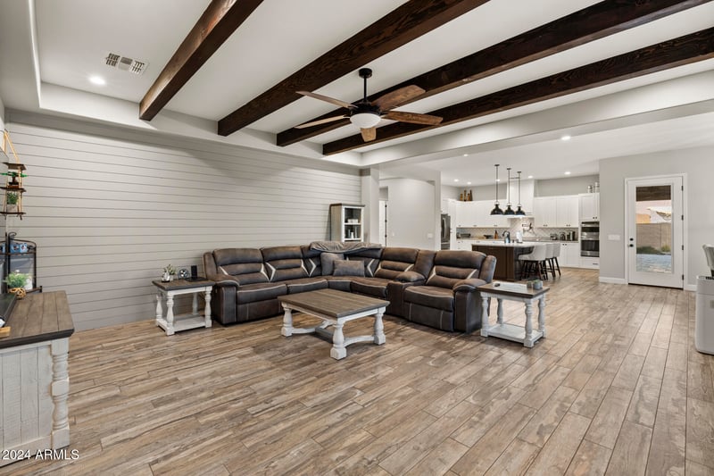 21 W Cloud Rd, Phoenix, AZ 85086