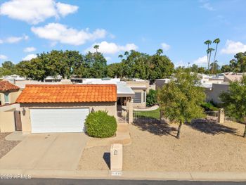 210 W Canterbury Ln, Phoenix, AZ 85023