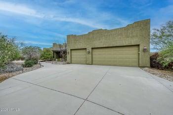 210 Yucca Ln, New River, AZ 85087