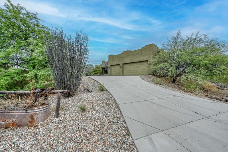 210 W Yucca Ln, New River, AZ 85087
