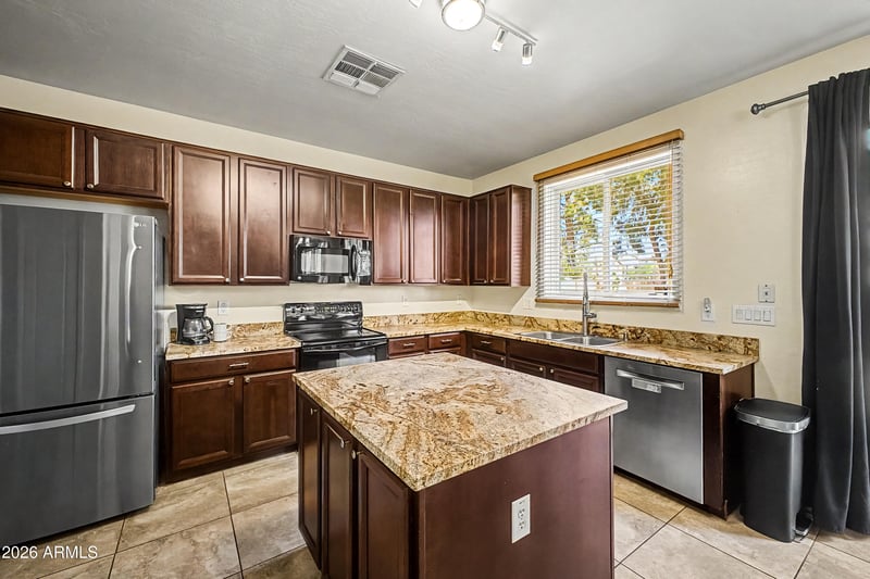 2101 E Sunland Ave, Phoenix, AZ 85040