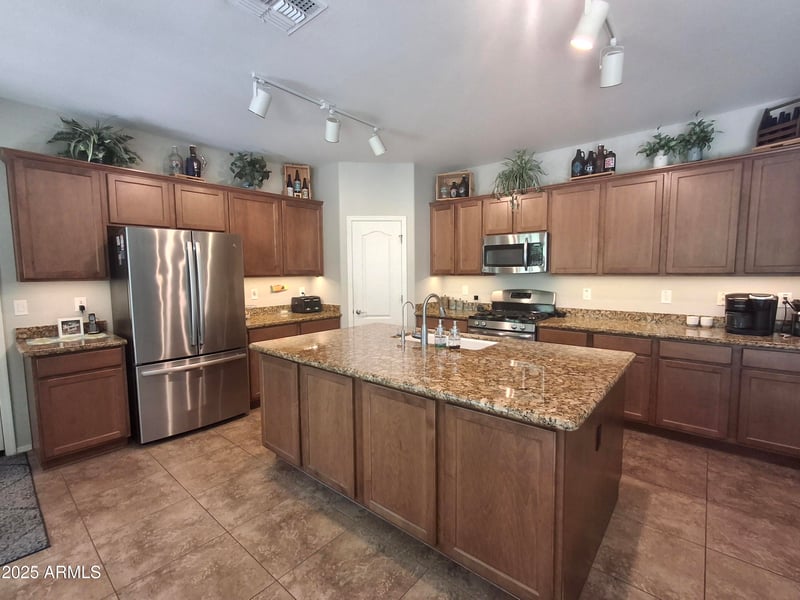 21013 Wycliff Dr, Buckeye, AZ 85396