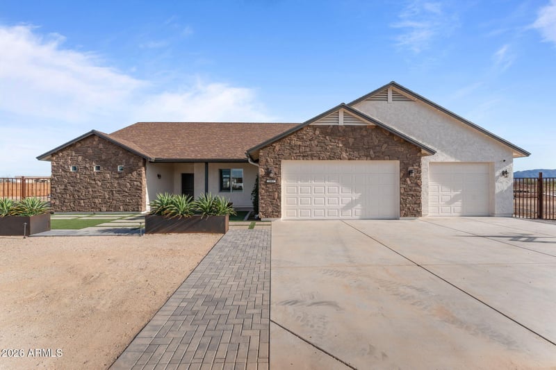 21015 W White Feather Ln, Wittmann, AZ 85361