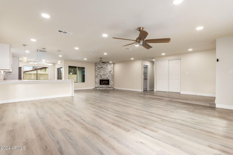 2102 E Gelding Dr, Phoenix, AZ 85022