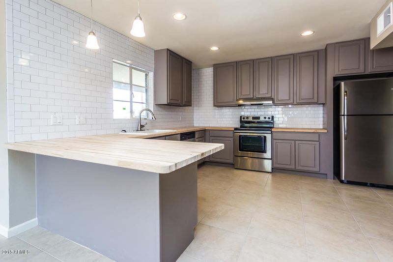 2102 W Anderson Ave, Phoenix, AZ 85023