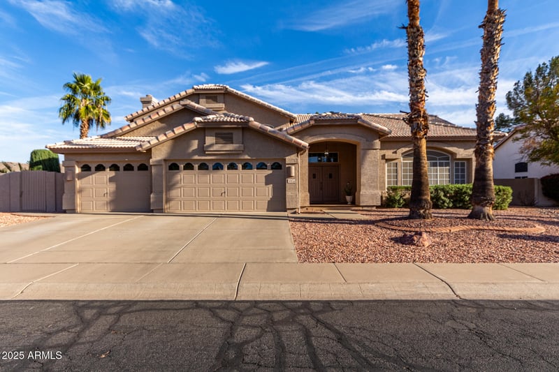 21041 61st Dr, Glendale, AZ 85308