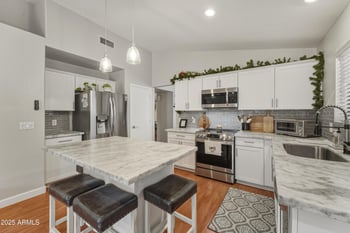 2105 Robin Ln, Phoenix, AZ 85024