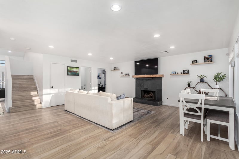 21054 74th Ln, Glendale, AZ 85308