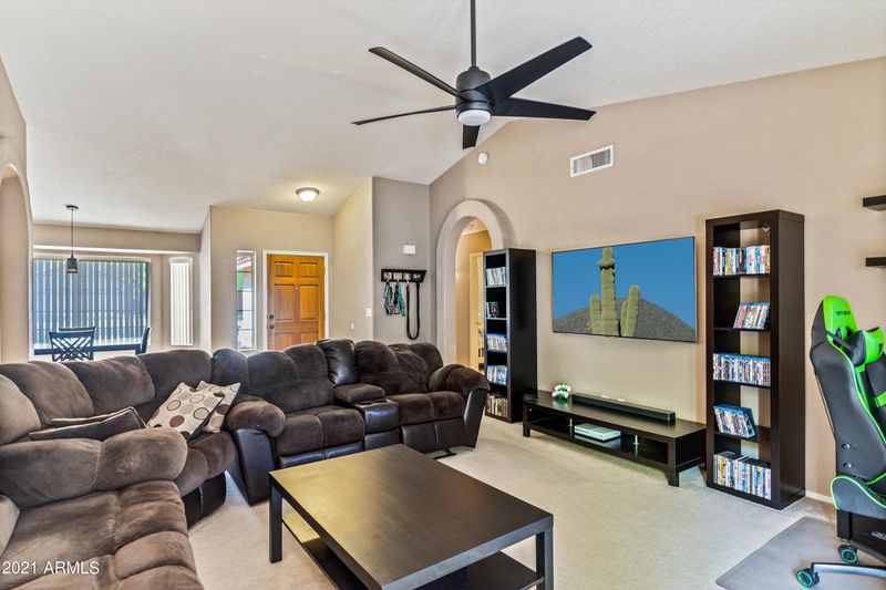 2106 E Sharon Dr, Phoenix, AZ 85022