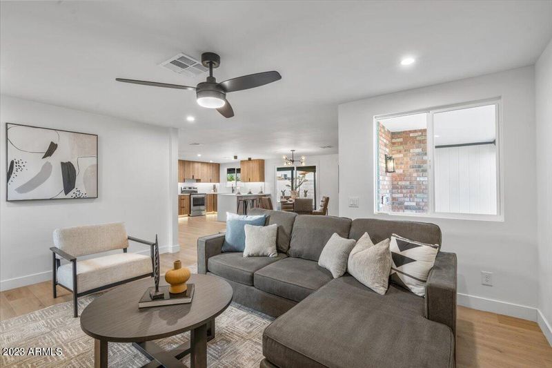 2106 N Comanche Dr, Chandler, AZ 85224