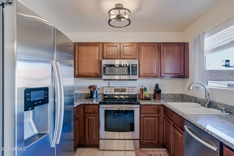 21061 33rd Dr, Phoenix, AZ 85027