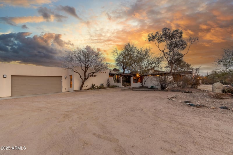 2107 Campo Allegre Dr, Tempe, AZ 85288