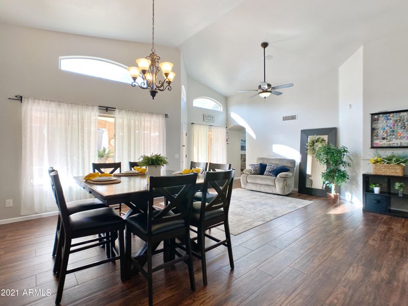 2107 W Caleb Rd, Phoenix, AZ 85085
