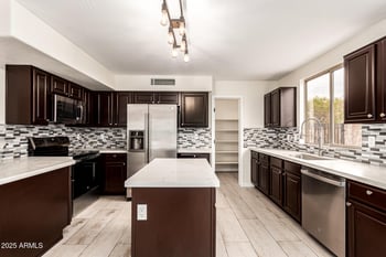 21078 74th Ln, Glendale, AZ 85308