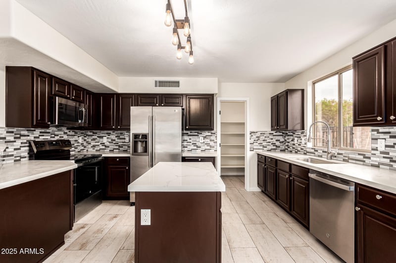 21078 74th Ln, Glendale, AZ 85308