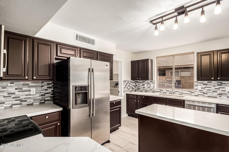 21078 74th Ln, Glendale, AZ 85308