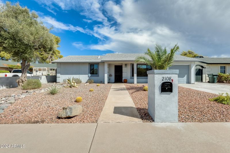 2108 W Danbury Rd, Phoenix, AZ 85023