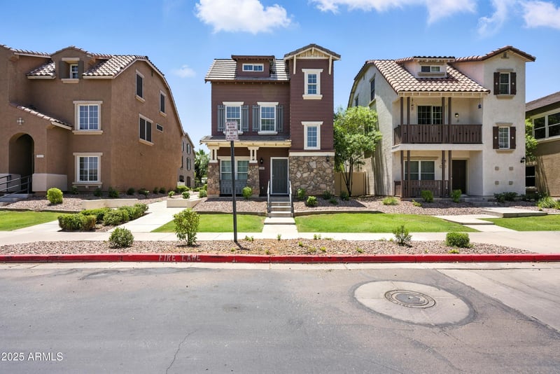 2109 Fraktur Rd, Phoenix, AZ 85040