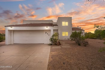 211 Campo Desierto Rd, Tempe, AZ 85288