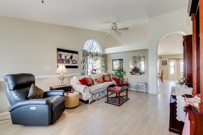 211 E Jasper Ct, Gilbert, AZ 85296