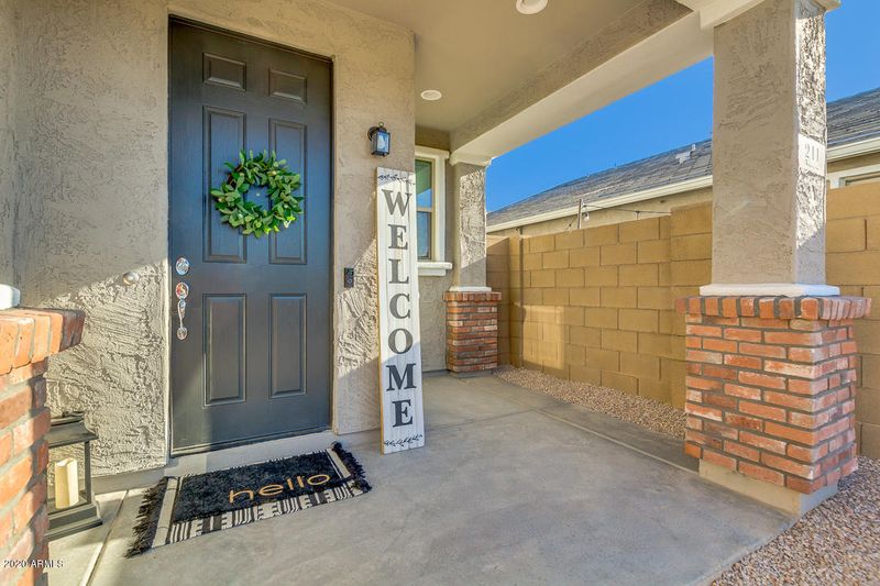 211 N 56th Pl, Mesa, AZ 85205