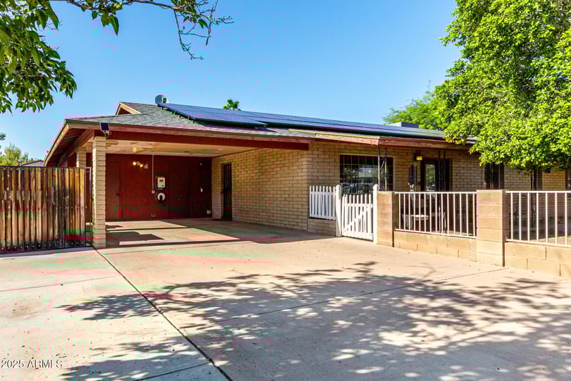 2110 Morrow Dr, Phoenix, AZ 85027
