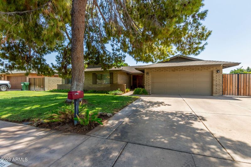 2111 E Manhatton Dr, Tempe, AZ 85282