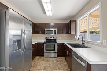 2111 E Paradise Ln, Phoenix, AZ 85022