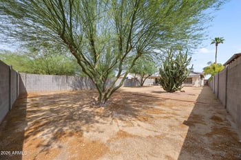2111 E Paradise Ln, Phoenix, AZ 85022