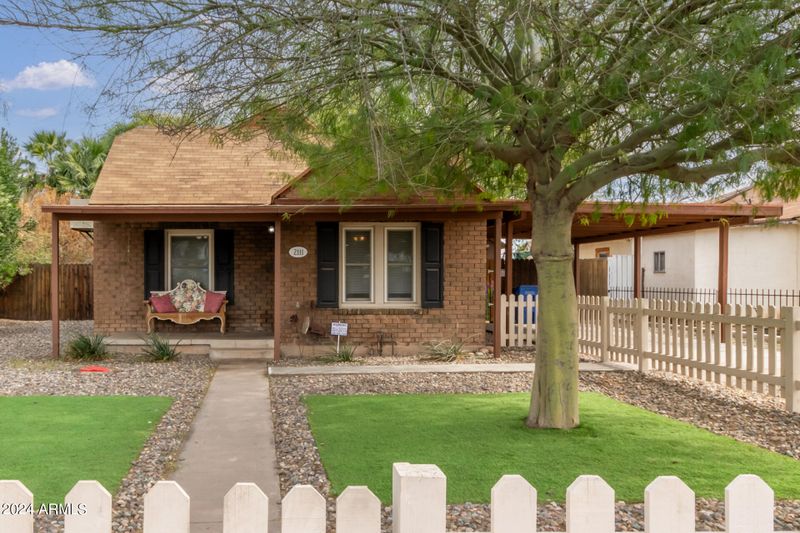 2111 N 24th Pl, Phoenix, AZ 85008