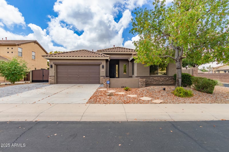 2111 Yellowstone Pl, Chandler, AZ 85249
