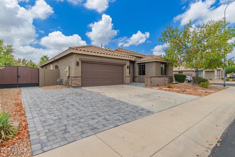 2111 Yellowstone Pl, Chandler, AZ 85249