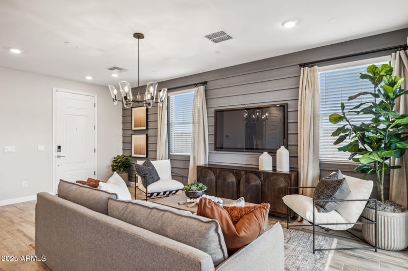 21114 58th Way, Phoenix, AZ 85054