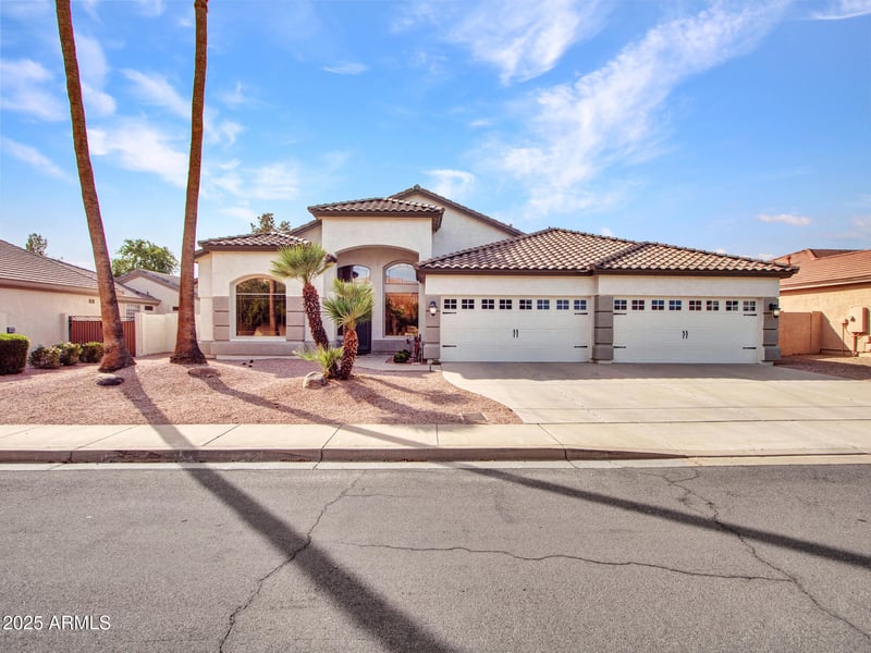 21118 70th Dr, Glendale, AZ 85308