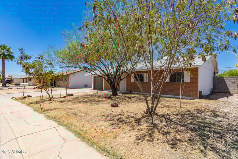 2112 Dahlia Dr, Phoenix, AZ 85029