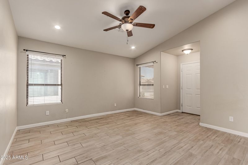 2112 E Robin Ln E, Phoenix, AZ 85024