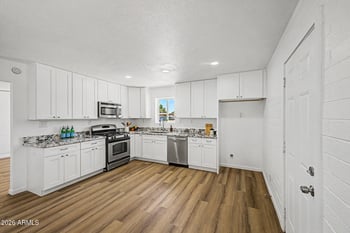 2113 Lupine Ave, Phoenix, AZ 85029