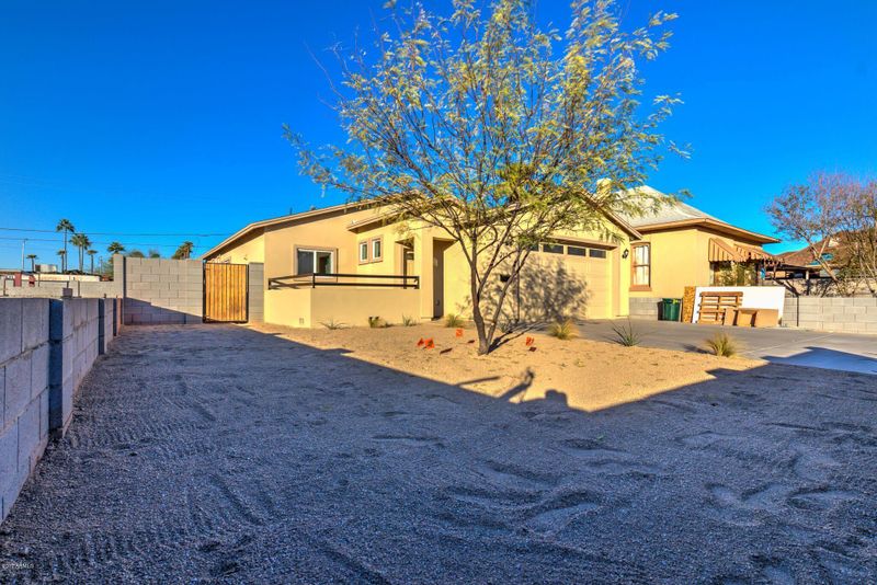2114 W Monroe St, Phoenix, AZ 85009