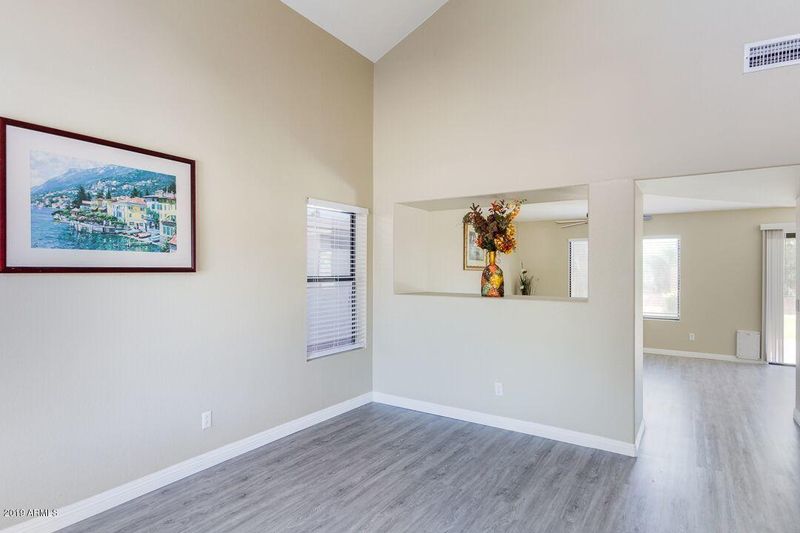 2115 E Robin Ln, Phoenix, AZ 85024