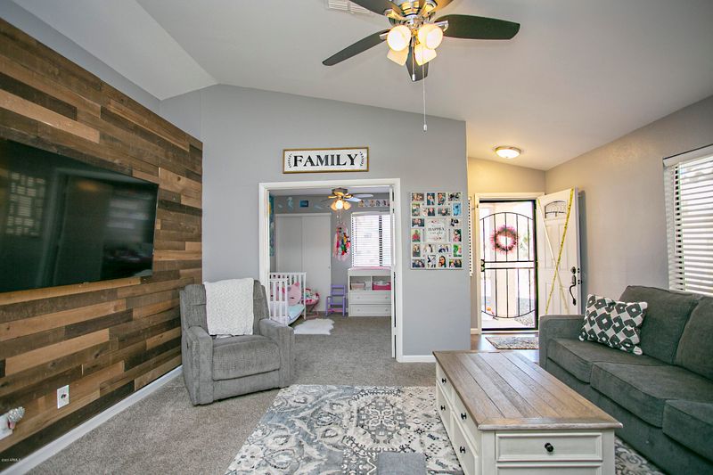 2115 E Williams Dr, Phoenix, AZ 85024