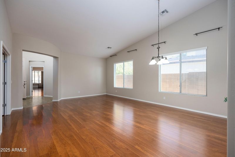 2115 W Harwell Rd, Phoenix, AZ 85041