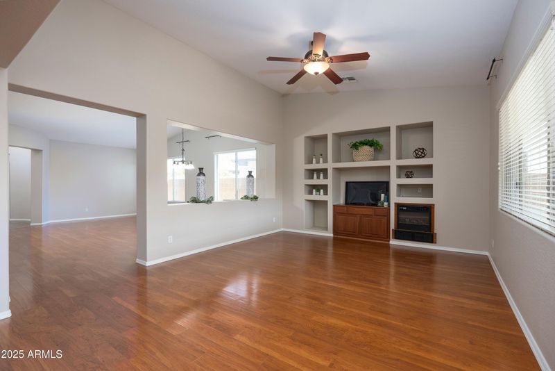 2115 W Harwell Rd, Phoenix, AZ 85041
