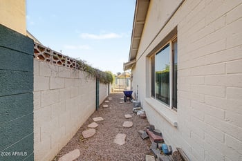 2117 Oxford Dr, Tempe, AZ 85283