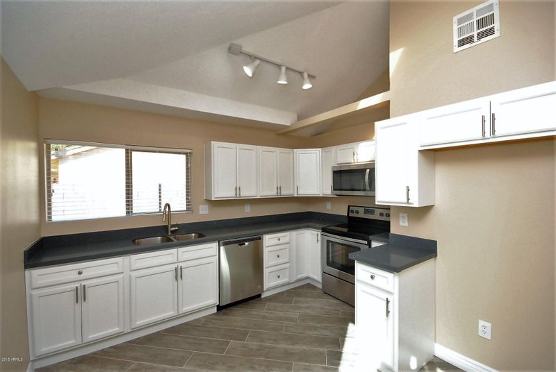 2117 W Mohawk Ln, Phoenix, AZ 85027