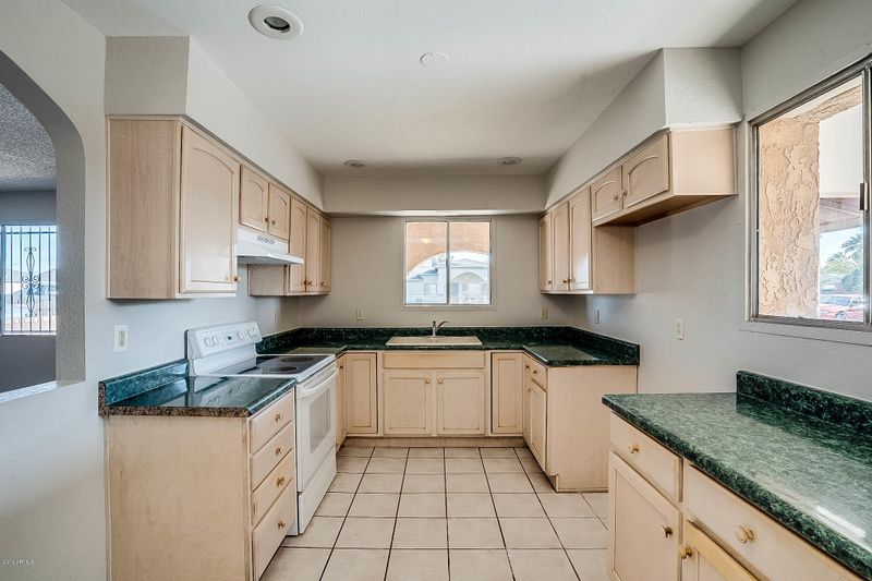 2118 E Corona Ave, Phoenix, AZ 85040