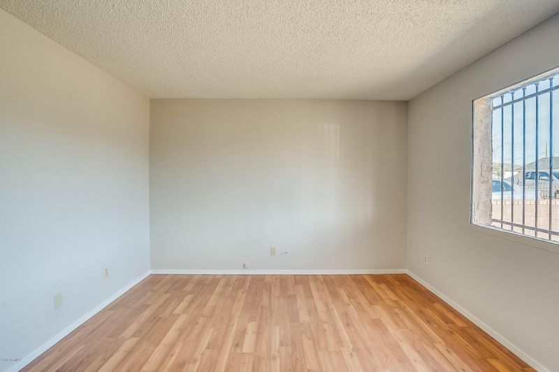 2118 E Corona Ave, Phoenix, AZ 85040