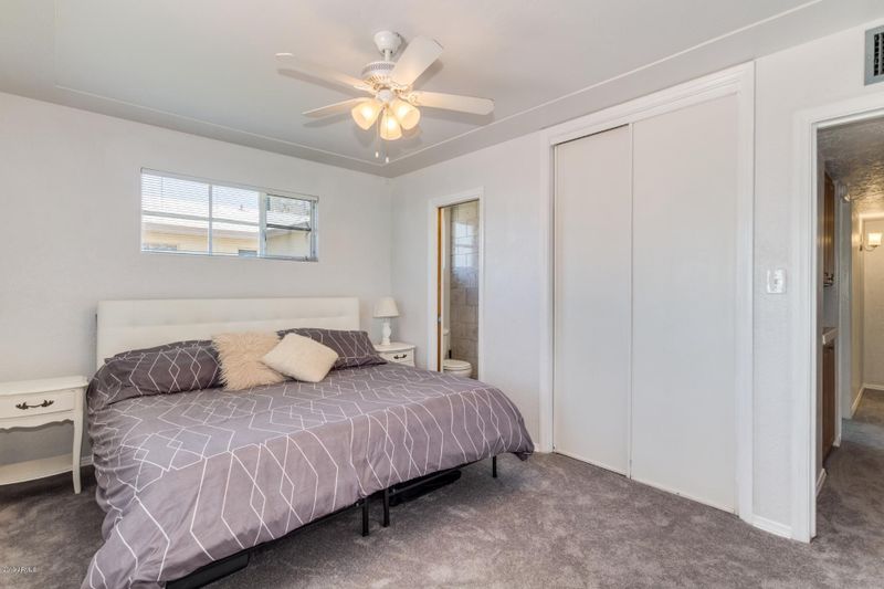 2118 E Mitchell Dr, Phoenix, AZ 85016