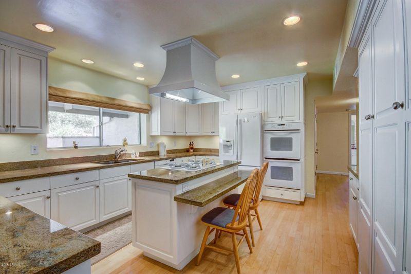 2118 E Orangewood Ave, Phoenix, AZ 85020