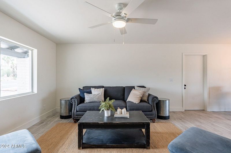 2120 E Greenway Rd, Phoenix, AZ 85022